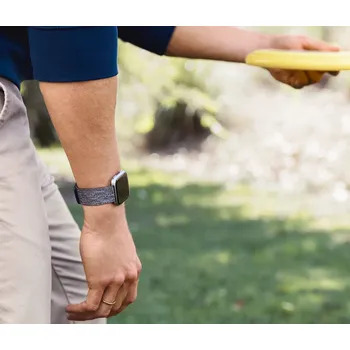 Fitbit Versa na ruce