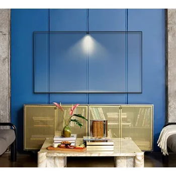 Samsung QE55Q60R na stěně