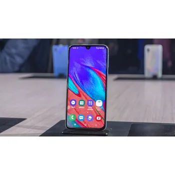 Displej Samsungu A40 hraje barvami