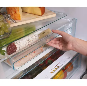 lednice Candy CCE7T618EW zásuvka CoolBox