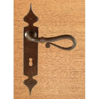 Dveřní kování M&T FM 015.YM72 kovaná klika se štítkem pro cylindrický zámek 72 mm