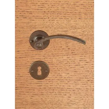 Dveřní kování M&T FM 366.WC kovaná klika s rozetou a WC mechanismem pro WC zámek