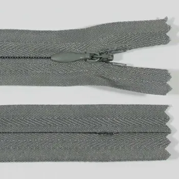 Zip Zip skrytý 3mm délka 20cm, barva 528