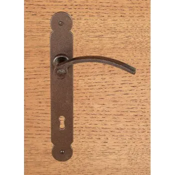 Dveřní kování M&T FM 365.Y90 kovaná klika se štítkem pro cylindrický zámek 90 mm