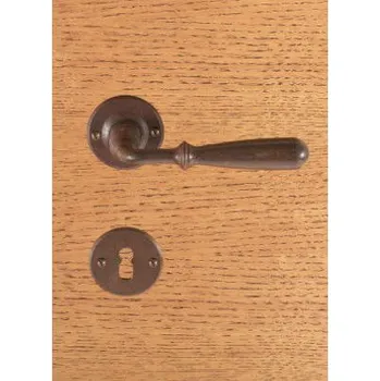 Dveřní kování M&T FM 031.NM kovaná klika s rozetou a patentovanou zpětnou pružinou pro dozický zámek