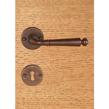 Dveřní kování M&T FM 381.WCM kovaná klika s vyvýšenou rozetou a zpětnou pružinou pro WC zámek