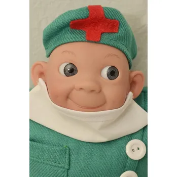 Panenka Vysmátý zdravotník (španělský šklebík - 28 cm)