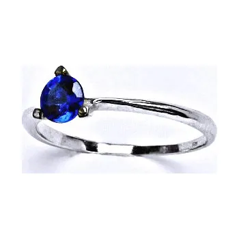 Prsten Stříbrný prsten se syntetickým spinelem, T 1458