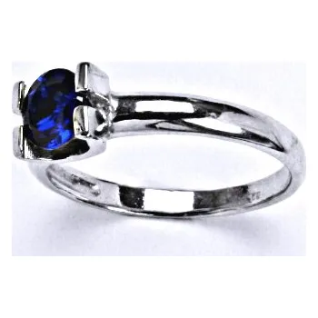 Prsten Stříbrný prsten se syntetickým spinelem, T 1273