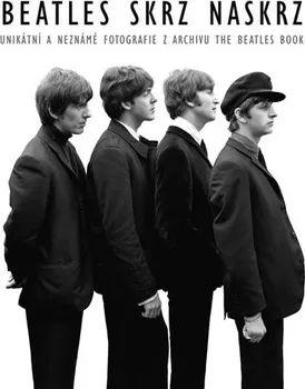 Umění Beatles skrz naskrz: Unikátní a neznámé fotografie z archivu The Beatles Book - Tom Adams