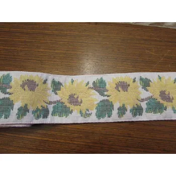 Stuha Stuha vyšívaná š. 5,2 cm x 1,60M MA95