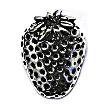 Šperk Stříbrný přívěšek, jahoda, přívěsek ze stříbra s patinou P 176