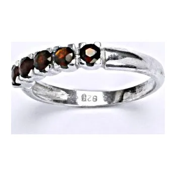 Prsten Stříbrný prsten s přírodními granáty T 1392
