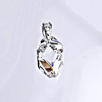 Přívěsek Stříbrný přívěšek s čirým krystalem Swarovski cubist pendant P 1306