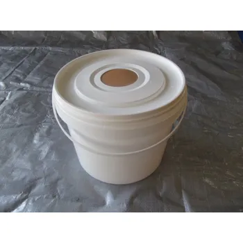 Plastové krmítko 5litrů (Kyblík na krmení s prosakovacím víčkem na 5 litrů)