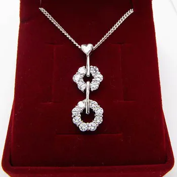 Přívěsek Dámský stříbrný přívěsek (KD8)