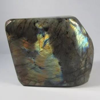 Přírodní kámen Labradorit z Madagaskaru 9.3x7.8cm
