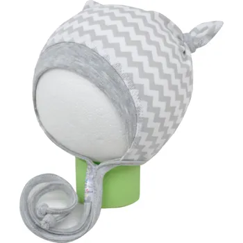 Kojenecká čepice bílo-šedá cikcak čepička s oušky na tkaničku