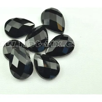 hot-fix kameny epoxy SLZA barva černá, velikost 13x18mm, balení 10 nebo 50ks HF/e - tvar: nažehlovací epoxy slza 13x18mm, HF/e - barva: barva 124 Jet /černá, HF/e - balení: balení 10 kusů