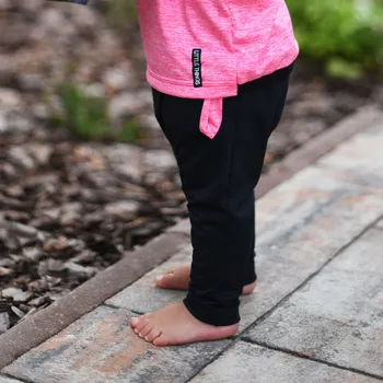 dívčí černé tepláky s nízkým sedem