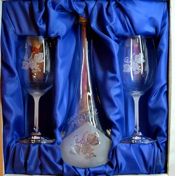 Souprava pískovaná karafa Gocia 60 let + dvě sklenice na víno