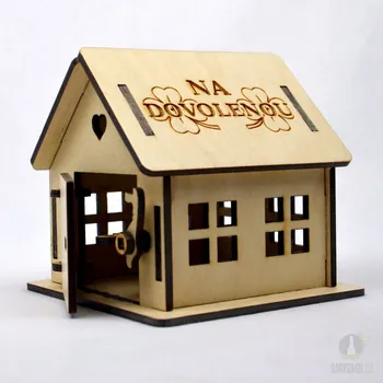 Pokladnička Dřevěná gravírovaná pokladnička- chaloupka s nápisem " Na dovolenou"
