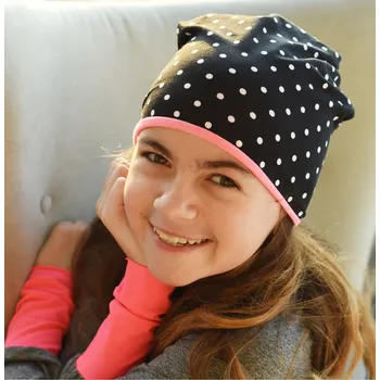 Čepice holčičí oboustranná puntíkatá čepice