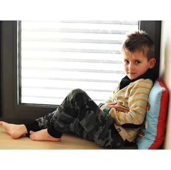 maskáčové tepláky s nízkým sedem