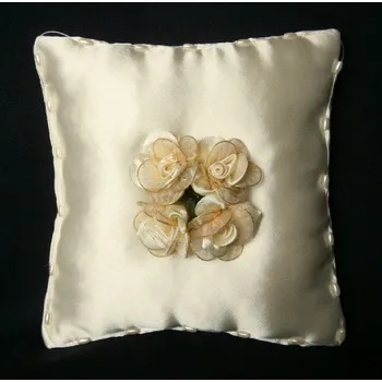 Polštář Šatoli.cz Champagne polštářek pod prstýnky s květinami