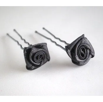 Svatební dekorace Černé růžičky na vlásence