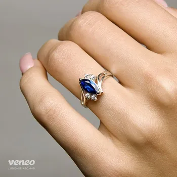 Prsten Tanečnice – prsten se safírem a čirými zirkony, Materiál: Růžové zlato, ryzost 585/1000