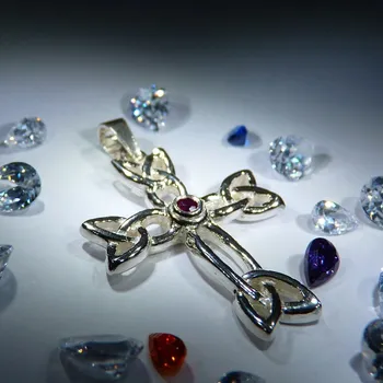 Přívěsek Přívěsek kříž s rubínem-Keltské symboly Z279/1, Materiál: Bílé zlato, ryzost 585/1000