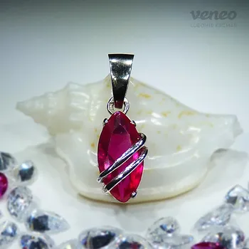 Přívěsek Marabelle – přívěsek s rubínem a plastikou, Materiál: Bílé zlato, ryzost 585/1000