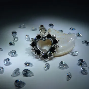 Přívěsek Srdce 3017 - přívěsek s černými a čirými zirkony, Materiál: Bílé zlato, ryzost 585/1000