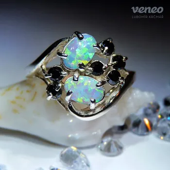 Prsten Penelope – prsten s australskými zelenočervenými opály a černými zirkony, Materiál: Stříbro, ryzost 925/1000