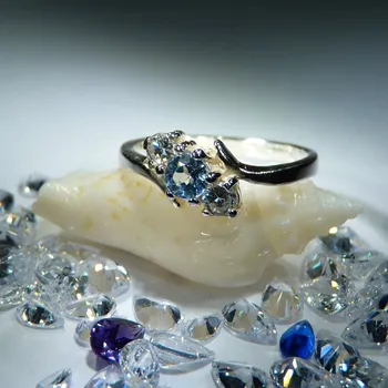 Prsten Elena - prsten s akvamarínem a čirými zirkony, Materiál: Růžové zlato, ryzost 585/1000