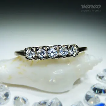 Prsten Larissa - prsten s čirými zirkony, Materiál: Růžové zlato, ryzost 585/1000