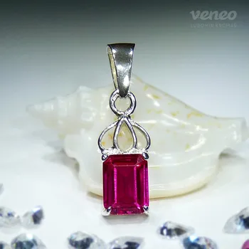 Přívěsek Héra - přívěsek s rubínem a plastikou , Materiál: Bílé zlato, ryzost 585/1000