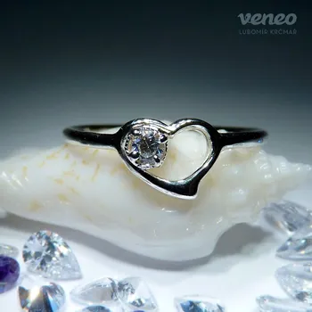 Prsten Srdíčko 043 - prsten s čirým zirkonem , Materiál: Růžové zlato, ryzost 585/1000