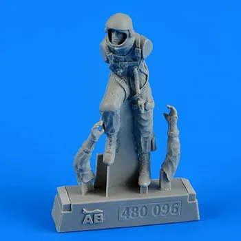 Plastikový model Aerobonus 1/48 U.S.A.F. Fighter Pilot - pressure suit 1960 - 1975
