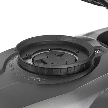 Zavazadlo na motocykl BF18 K objímka pro uchycení tankruksaku V-Strom1000 14-/GSX S 15- (pro tanklock Givi,Kappa )