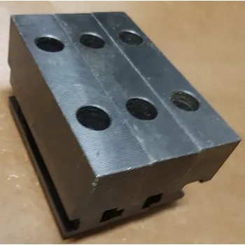 Sklíčidlo Měkké dělené čelisti do univerzálního sklíčidla US - 160/3 (Průměr sklíčidla - 160 mm. Počet čelistí - 3. Určeno do starší typů univerzálních sklíčidel - US, TOS Svitavy. Upínací rozměry jsou jiné, než u čelistí vyráběných v současnosti. Na požádání rozmě