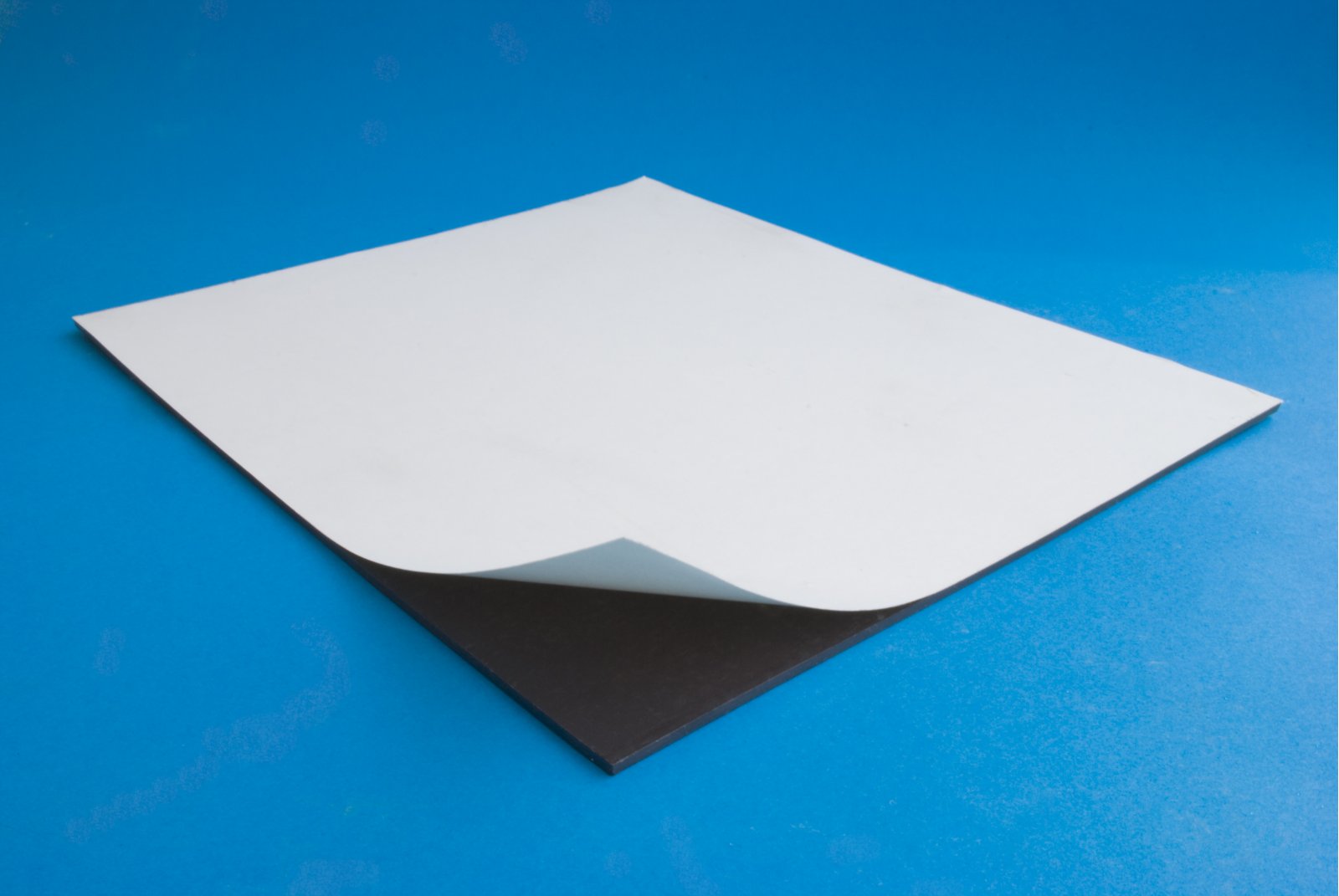 Magnetická fólie tlustá samolepící 3x300x600mm
