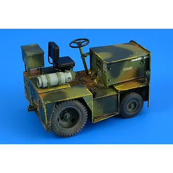 Plastikový model Aerobonus 1/32 UNITED TRACTOR G40C TOW TRACTOR (LPG)