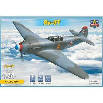 Plastikový model Modelsvit 1/48 Yak-9T Soviet WWII Fighter (3x camo)