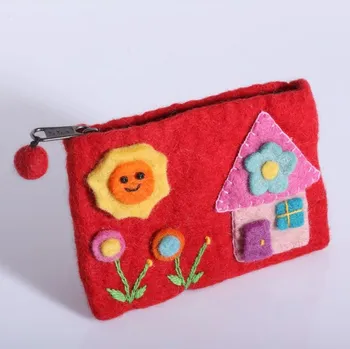 Taštička s domkem červená světle fialová