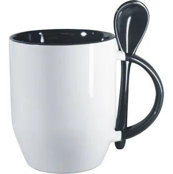 Černý hrnek se lžičkou s vlastním potiskem