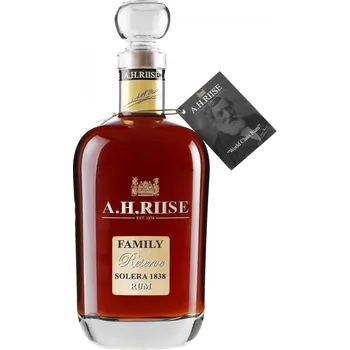 A. H. Riise Family Reserve rum 42 % 0,7…
