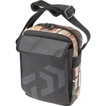 Daiwa Maskáčová taška přes rameno Pouzdro na rybářské vybavení Daiwa Maskáčová taška přes rameno