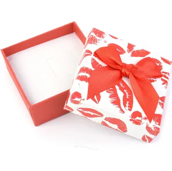 Dárková krabička Dárková krabička papírová pusinky mašličkou 6 x 6cm